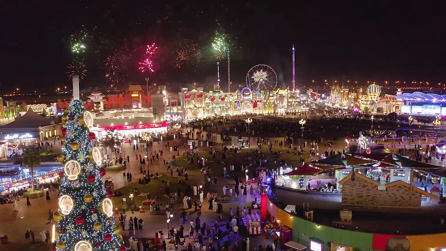 Dubai Christmas luxury, sunny desert Christmas, Burj Khalifa festive lights, UAE Christmas guide, modern Dubai skyline festive - Christmas desert: how Dubai celebrates the festive season | Euronews
