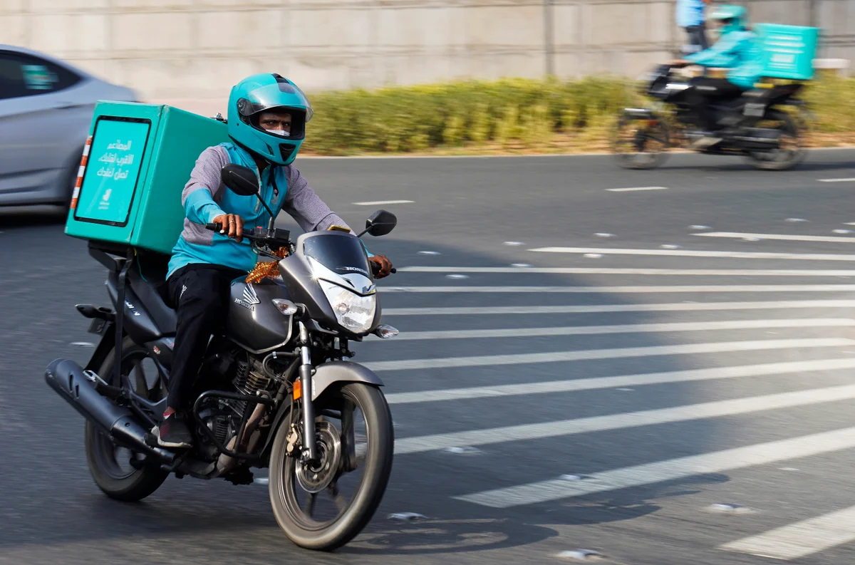 Dubai express vape delivery JBR, Fast delivery rider motorcycle Dubai - As Dubai